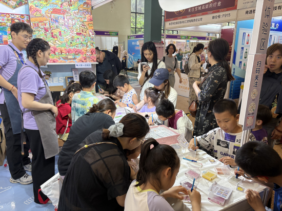 赢翻网 好博会|欢乐林钻石画邢昱磊：有必要为国内客户提供高质量产品