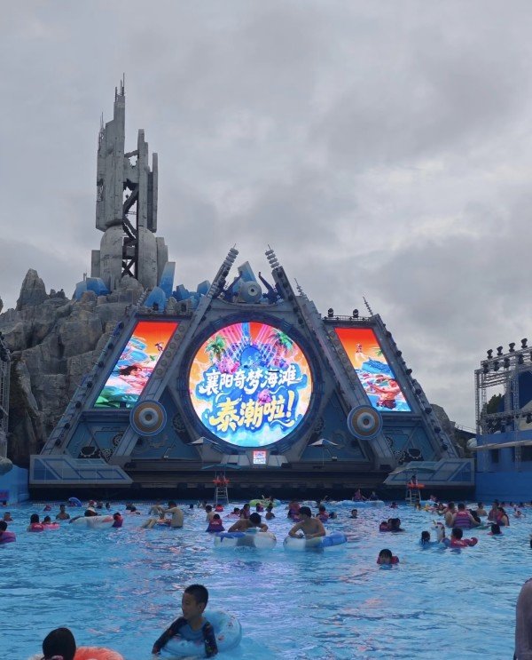 信康配资 华侨城奇幻日：在尖叫与童心中找回自己